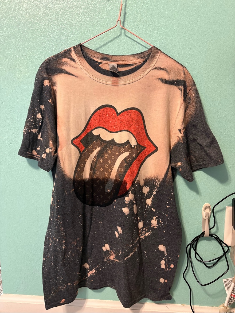 Women’s graphic bleach LV Short Sleeve Tee - Red/Black
